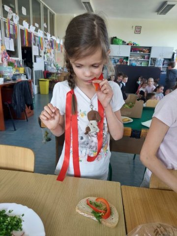 b_1024_768_0_00_images_2022_2023_Swietlica_Kanapki_342918938_780292133665125_7498811615447566183_n